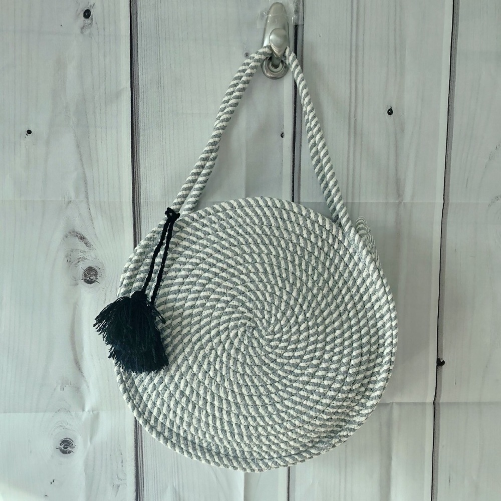 STRING WOVEN CIRCLE HANDBAG